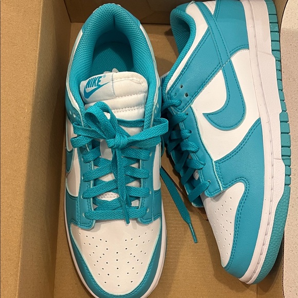 Nike Dunks - Picture 3 of 4